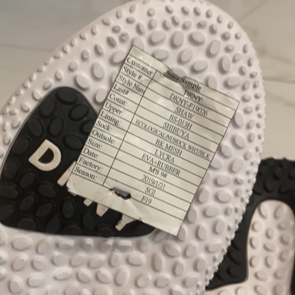 Mens DKNY sneakers - Picture 6 of 6